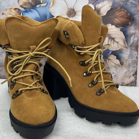 Beast Fashion, tan suede platform chunky heel - Picture 5 of 5